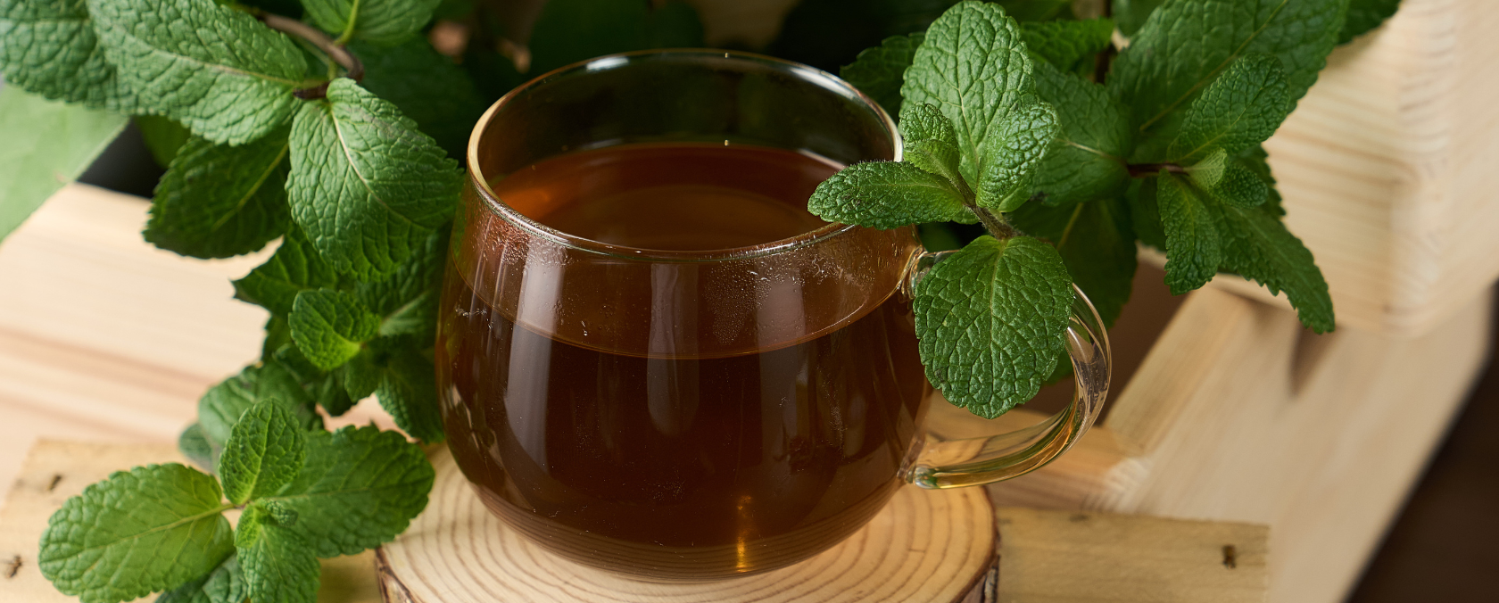 Pfefferminztee in Tasse