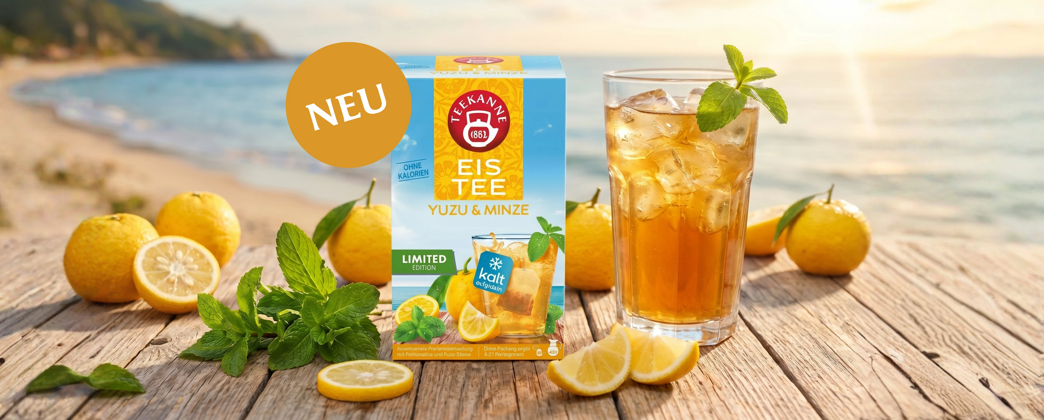 Teekanne Yuzu & Minze Eistee-Box mit frischen Früchten, Minze, einem Glas Tee, Strandkulisse, NEU-Etikett.