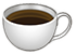Weiße Keramiktasse, gefüllt mit schwarzem Kaffee, von oben gesehen auf einem transparenten Hintergrund.