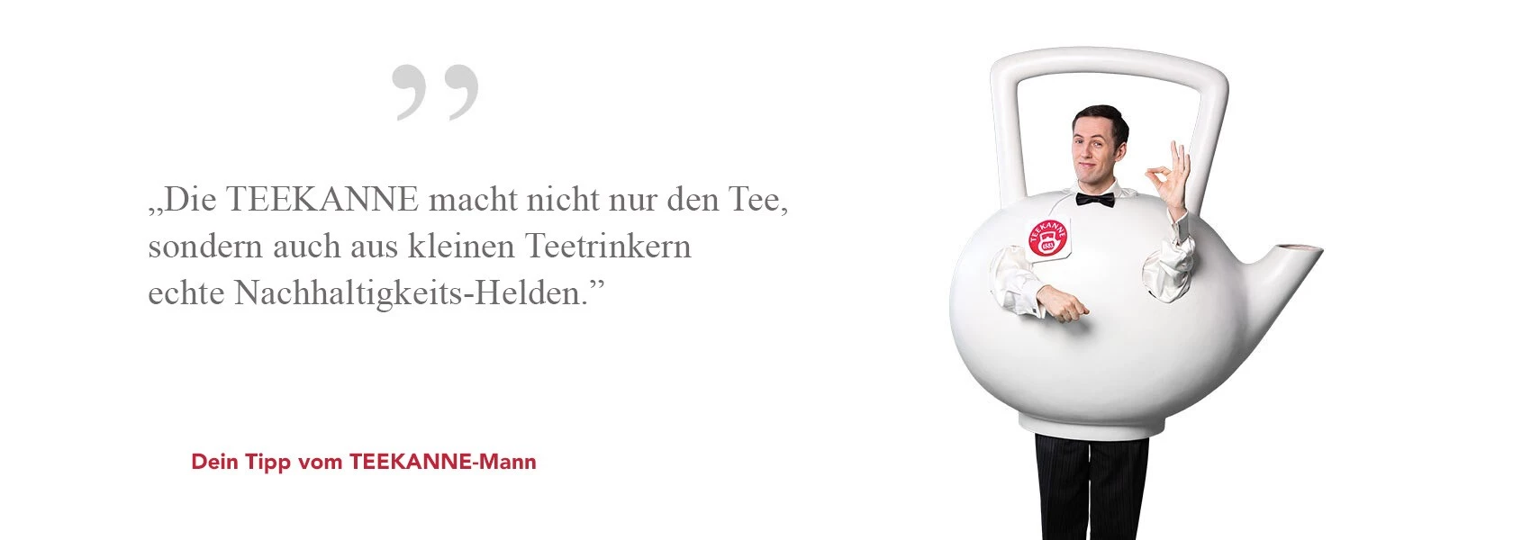 Mann im Teekannenkostüm gestikuliert, deutsches Zitat über TEEKANNE und Nachhaltigkeit, rote Beschriftung darunter.